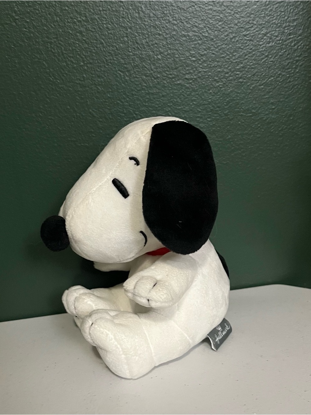 Hallmark Snoopy Plush Dog - Picture 4 of 4